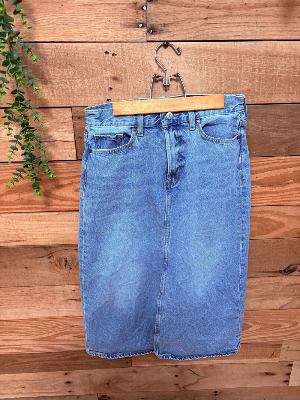 Old Navy High Wasted Blue Denim Skirt front half slit size 8
